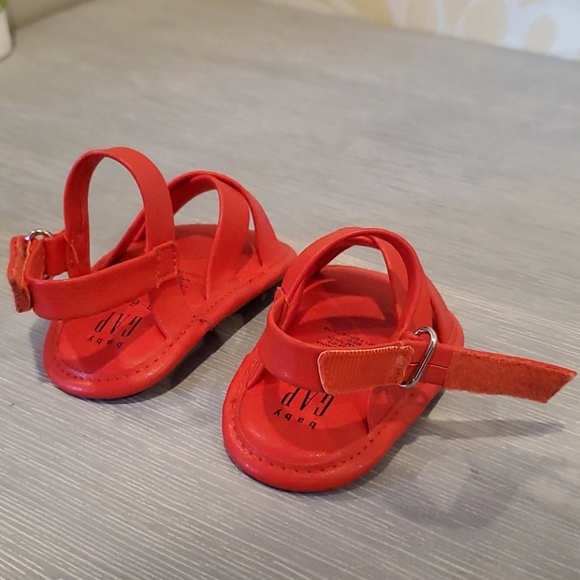 Baby Gap red sandals - Picture 2 of 4